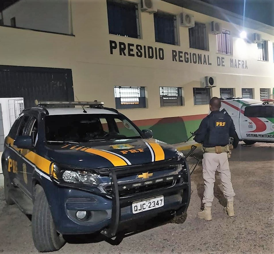 Homem foragido da Justiça é preso na BR-116 em Rio Negro