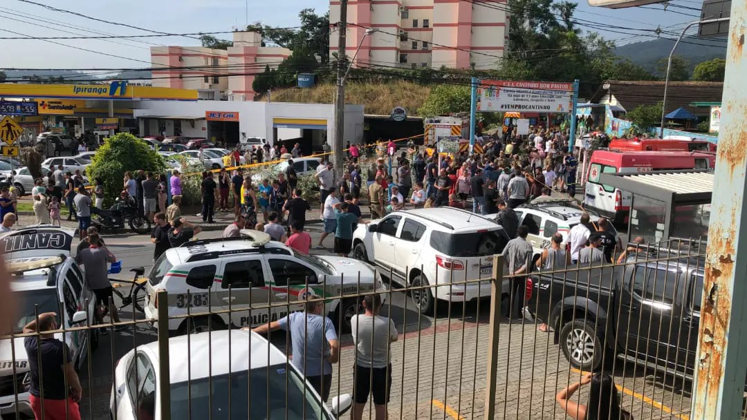 Homem invade creche e mata quatro crianças em Blumenau