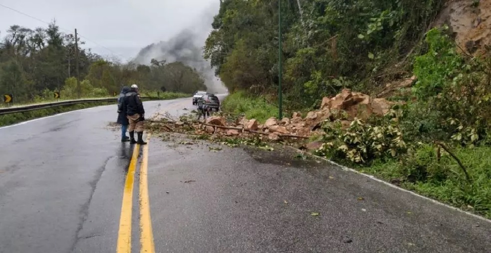 Serra Dona Francisca segue em meia pista