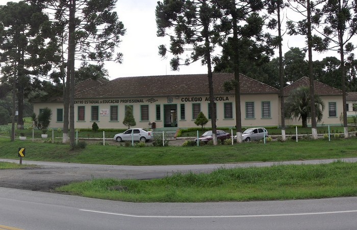 Governador sanciona lei que transforma colégios agrícolas do Paraná em cooperativas-escola