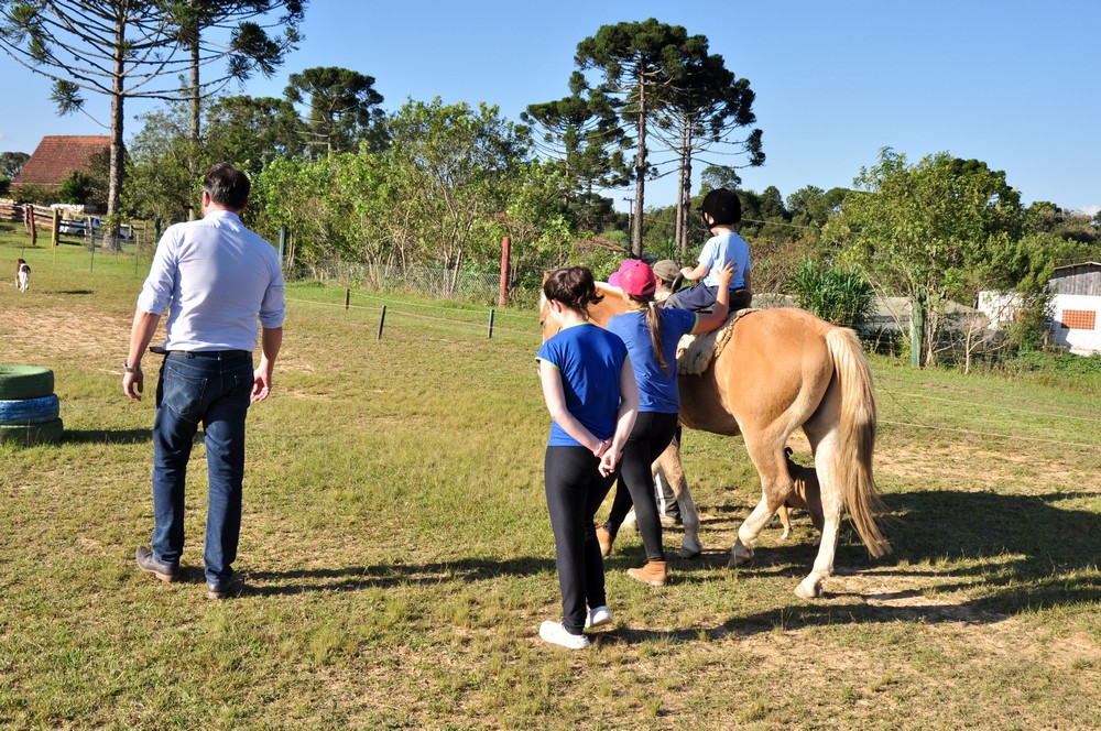 Equoterapia é aplicada na Educação Especial de Rio Negro