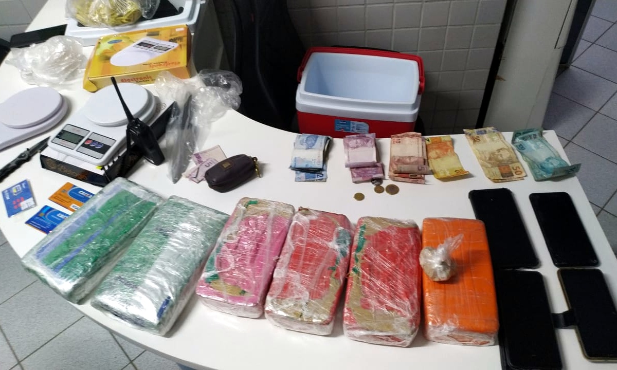 Ação conjunta PRF, PM e Polícia Civil prende traficantes de drogas em Mafra