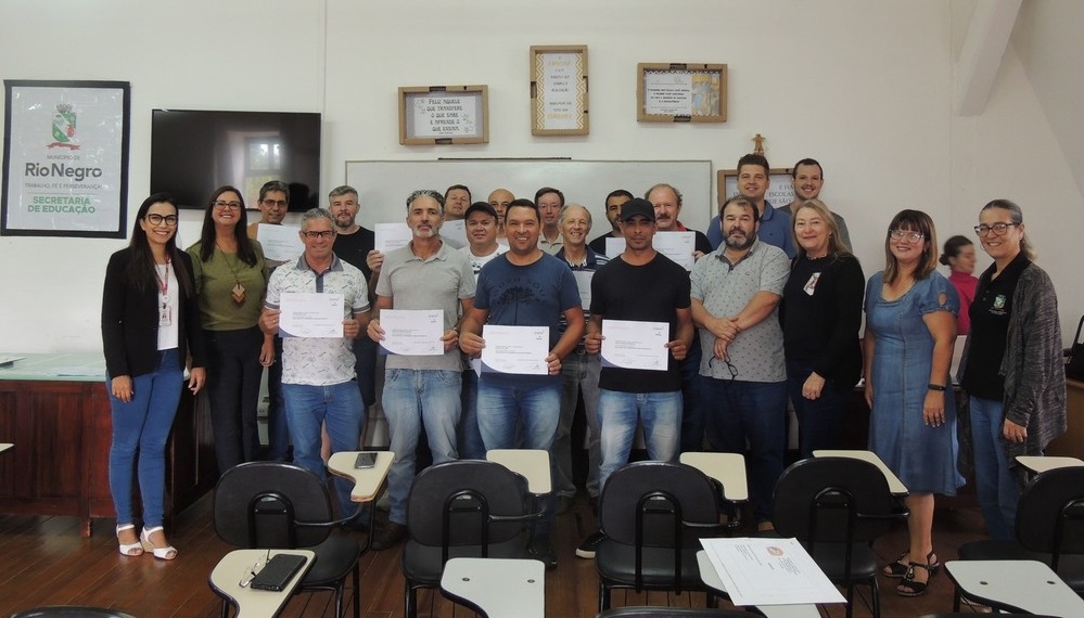 Motoristas do transporte escolar municipal recebem certificação de qualidade