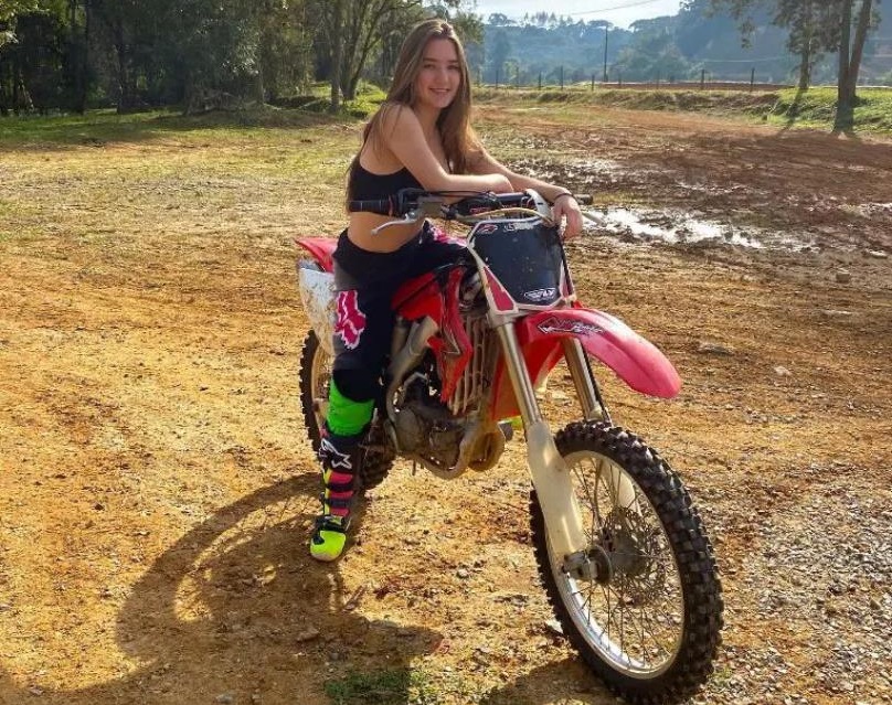 Piloto de 17 anos morre em prova de velocross na Lapa; federação lamenta incidente