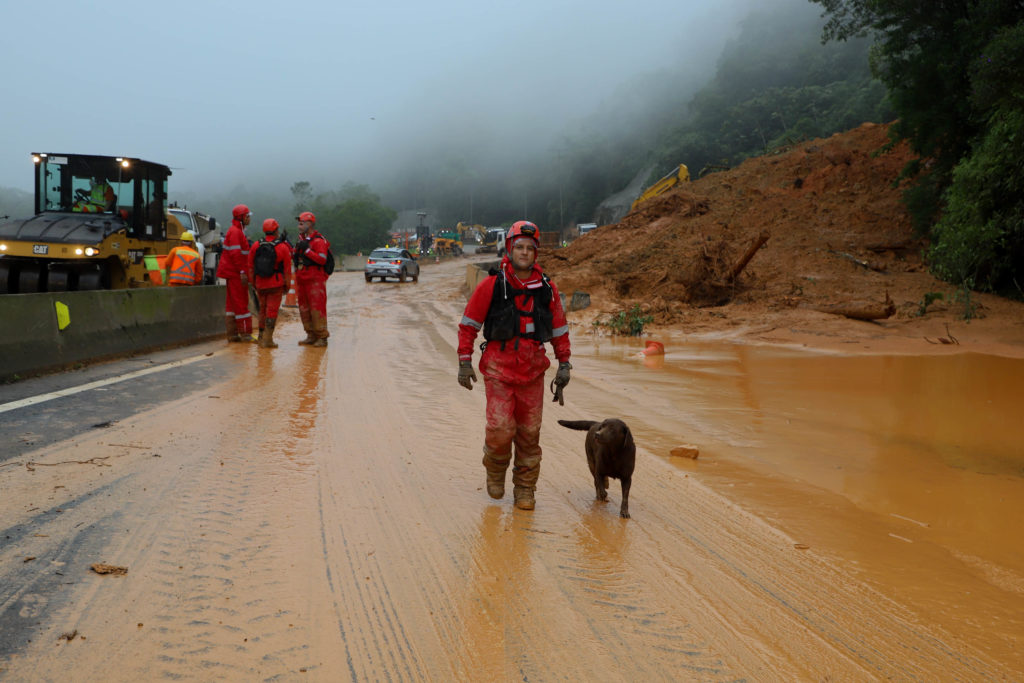 Corpo de Bombeiros encerra buscas por vítimas na BR-376