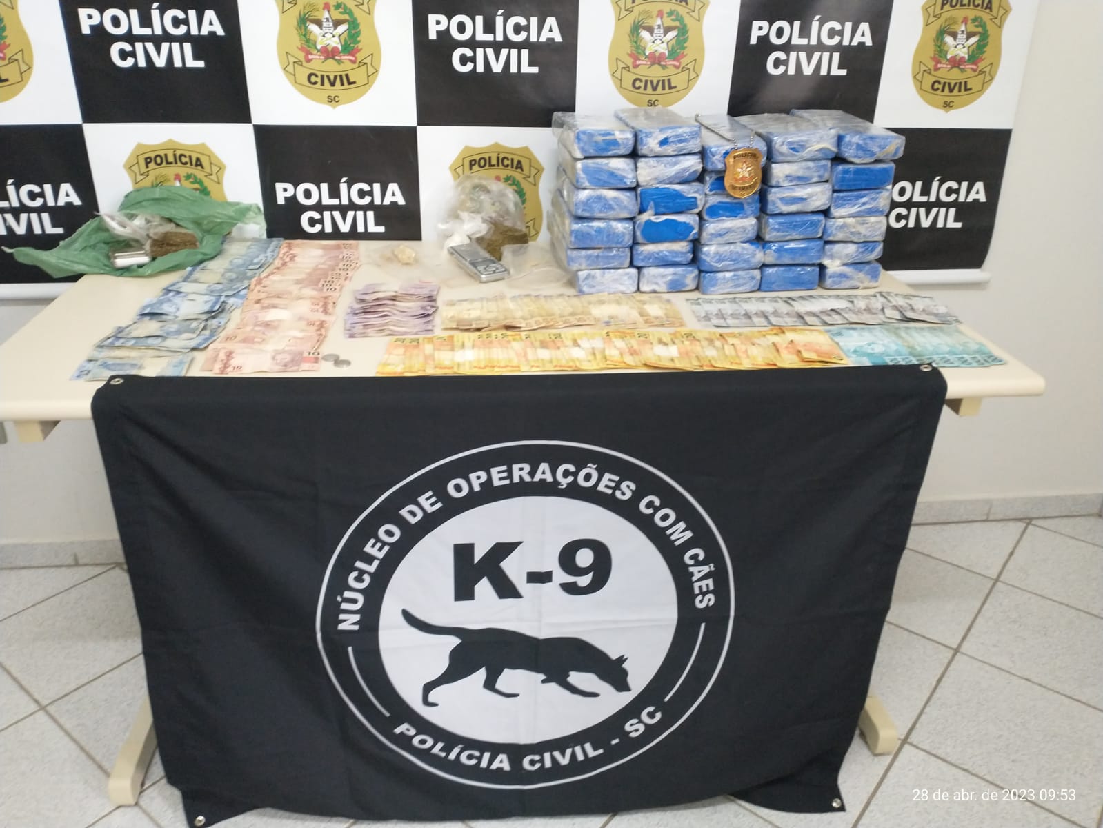 Operação Fundo Falso prende quatro pessoas por tráfico em Mafra