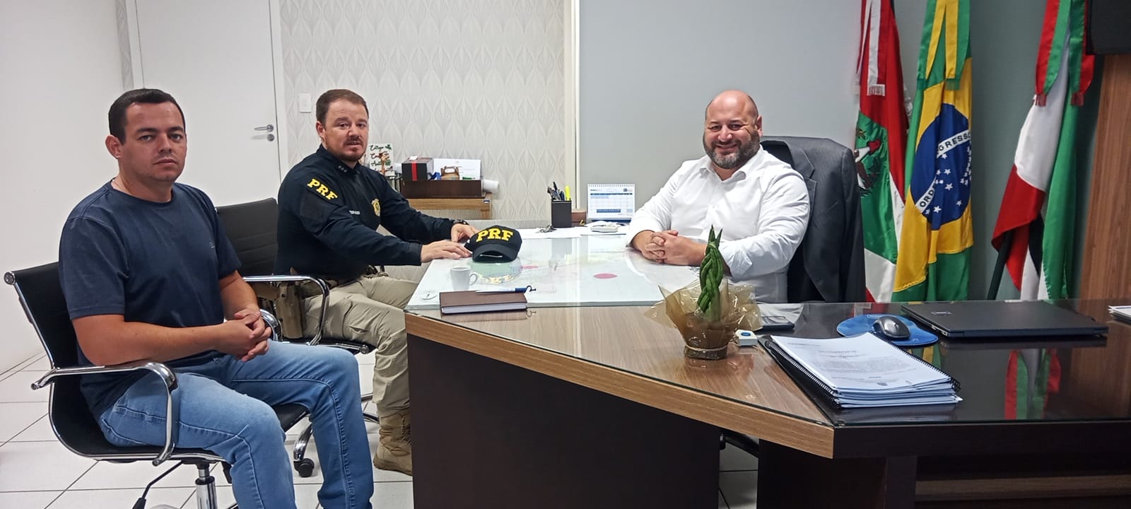 Prefeito recebe Comandante da Polícia Rodoviária Federal de Mafra e representante da Arteris