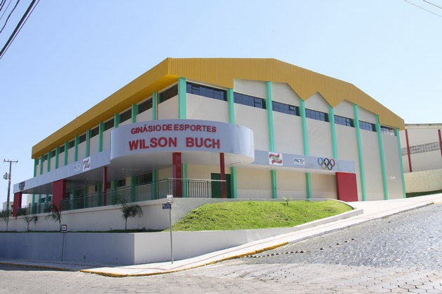 Mafra obtém cessão de uso do Ginásio Wilson Buch por 30 anos