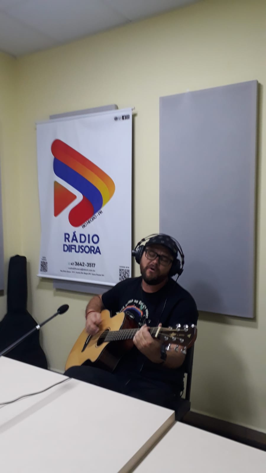 Participação músico Toni Kvistchal no programa Estúdio 107